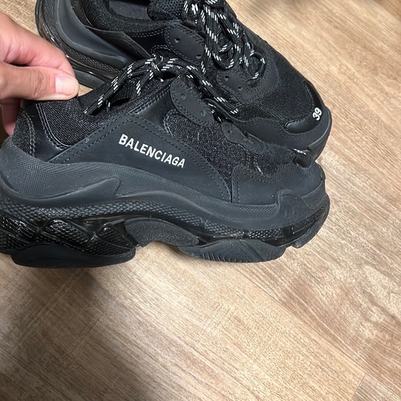 AUTHENTIC Balenciaga shoes - Picture 7 of 8
